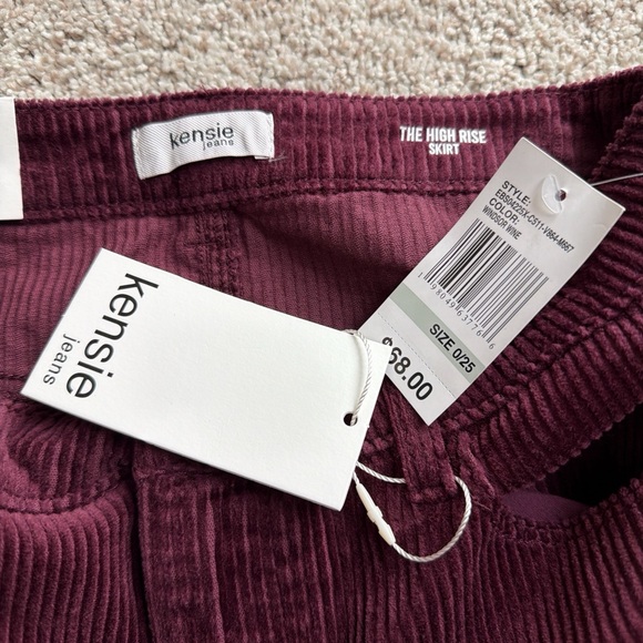 Kensie Jeans Women’s Corduroy High Rise Skirt - Rich Burgundy. NWT. Size 0/25 - Picture 2 of 4